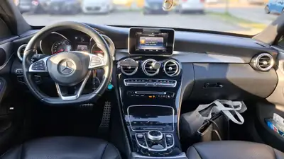 Mercedes-Benz C 250 d Swiss Star AMG Line 4Matic — Break diesel performant, 215'000 km — dashboard
