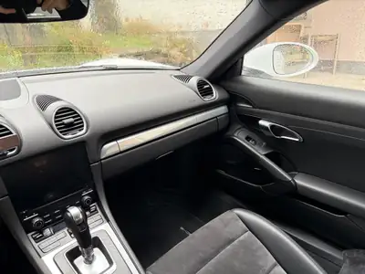Porsche 718 Cayman 2.0 PDK — Coupé sportif puissant, 72 500 km seulement — Heckansicht
