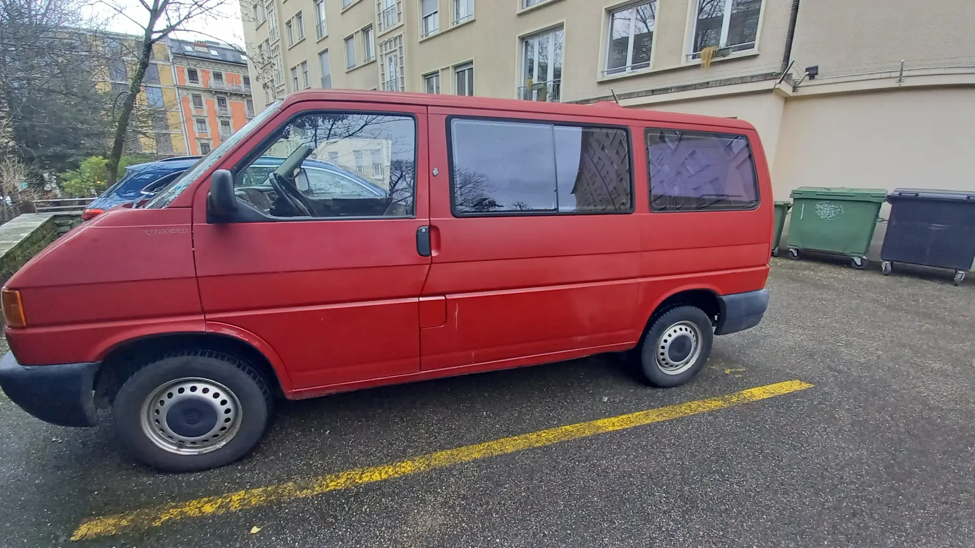VW T4 2.5 Syncro — Monospace 9 places robuste, transmission intégrale — vue extérieure