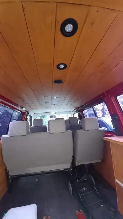VW T4 2.5 Syncro — Monospace 9 places robuste, transmission intégrale — intérieur