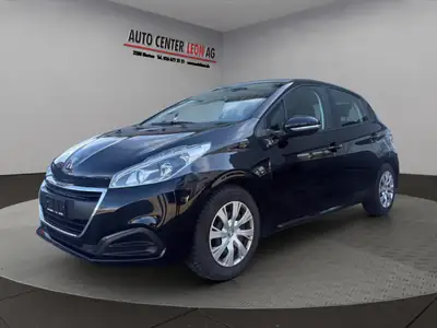 Peugeot 208 1.2 PureTech Style — Citadine économique avec toit panoramique et sans accident — side view