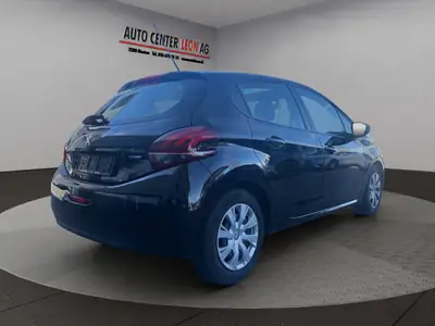 Peugeot 208 1.2 PureTech Style — Citadine économique avec toit panoramique et sans accident — detail