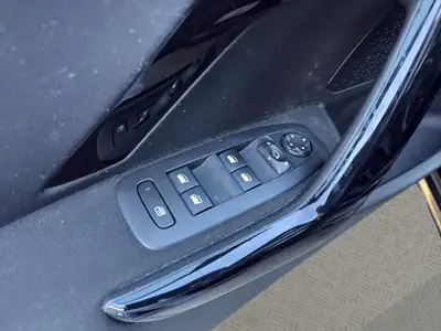 Peugeot 208 1.2 PureTech Style — Citadine économique avec toit panoramique et sans accident — Thumbnail 14