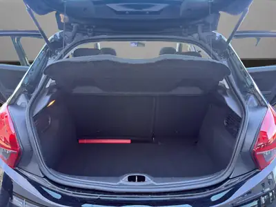 Peugeot 208 1.2 PureTech Style — Citadine économique avec toit panoramique et sans accident — Thumbnail 19