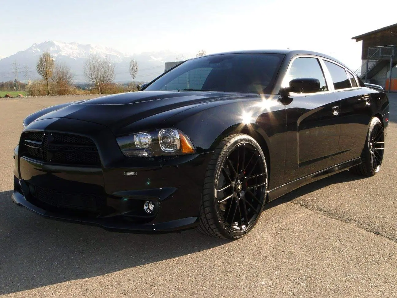 Dodge Charger SRT-8 2012 — Muscle car légendaire, 477 ch et faible kilométrage — vista esterna