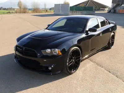 Dodge Charger SRT-8 2012 — Muscle car légendaire, 477 ch et faible kilométrage — fianco