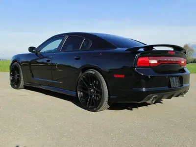 Dodge Charger SRT-8 2012 — Muscle car légendaire, 477 ch et faible kilométrage — vista posteriore