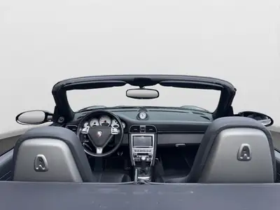 Porsche 911 Carrera 4S Cabrio — Roadster de prestige, 355 ch et toiture électrique — Miniature 11