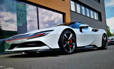 Ferrari SF90 Stradale — Hypercar hybride rechargeable, 780 ch, quasi neuve à 3900 km — Detail