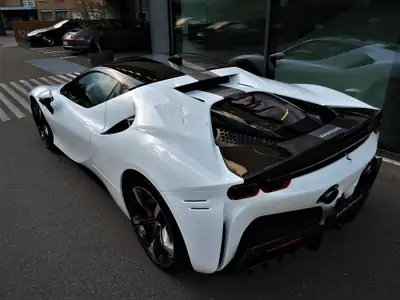 Ferrari SF90 Stradale — Hypercar hybride rechargeable, 780 ch, quasi neuve à 3900 km — Miniatur 9