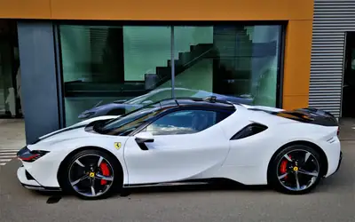 Ferrari SF90 Stradale — Hypercar hybride rechargeable, 780 ch, quasi neuve à 3900 km — Miniatur 7