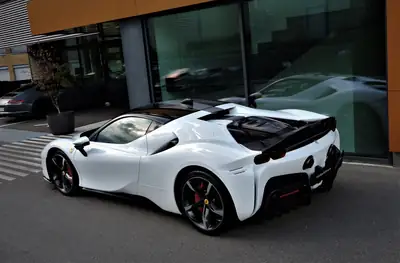 Ferrari SF90 Stradale — Hypercar hybride rechargeable, 780 ch, quasi neuve à 3900 km — Miniatur 11