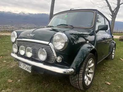 MINI 1.3i — Icône compacte des années 90, économique et attachante — vista esterna