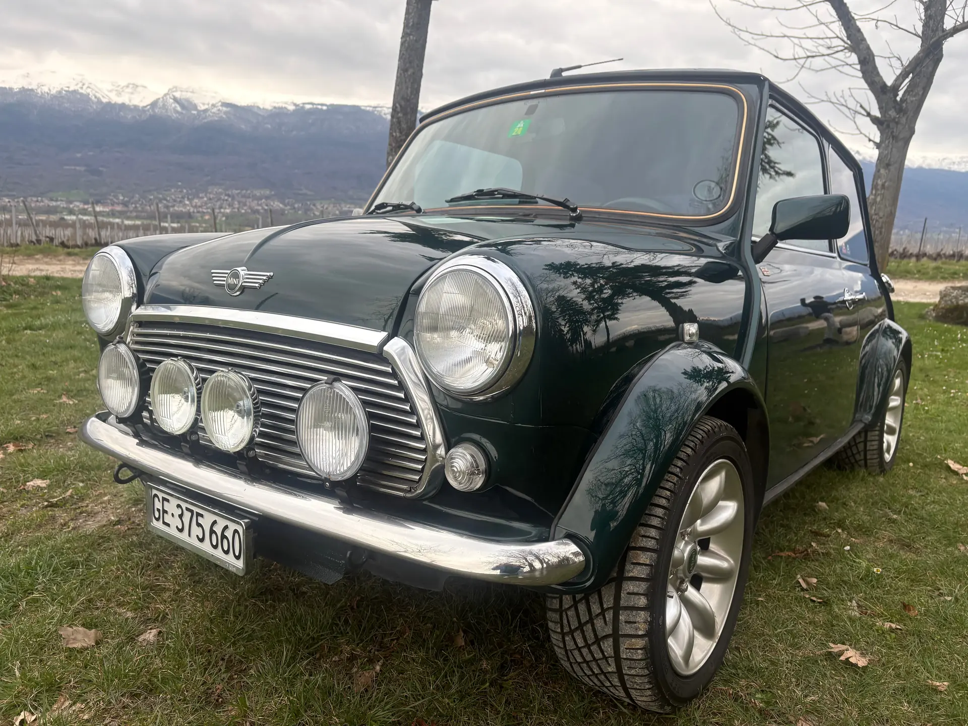 MINI 1.3i — Icône compacte des années 90, économique et attachante — vista esterna