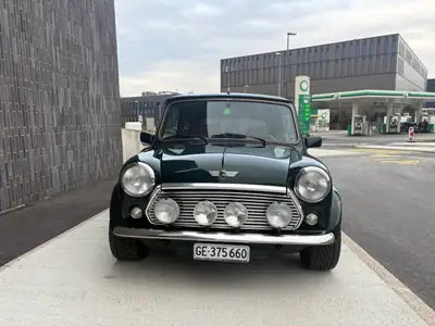 MINI 1.3i — Icône compacte des années 90, économique et attachante — interni