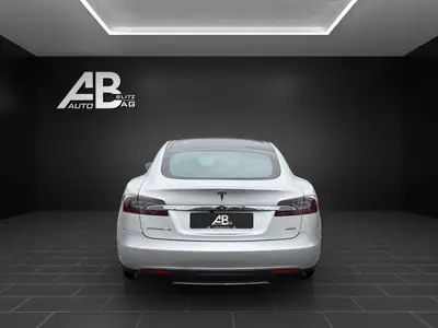 Tesla Model S 85 D — Berline électrique haute performance 525 ch, 205 000 km — interior