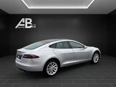 Tesla Model S 85 D — Berline électrique haute performance 525 ch, 205 000 km — dashboard
