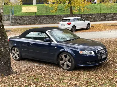 Audi A4 Cabriolet 3.0 TDI quattro S line — Élégance et performance diesel, toit ouvert — côté