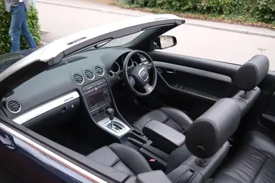 Audi A4 Cabriolet 3.0 TDI quattro S line — Élégance et performance diesel, toit ouvert — Miniature 8