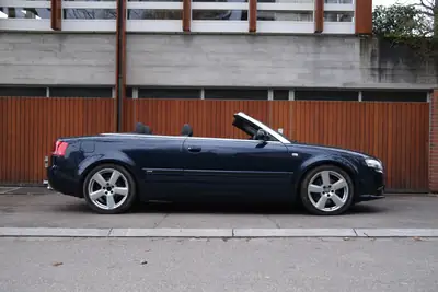 Audi A4 Cabriolet 3.0 TDI quattro S line — Élégance et performance diesel, toit ouvert — Miniature 7
