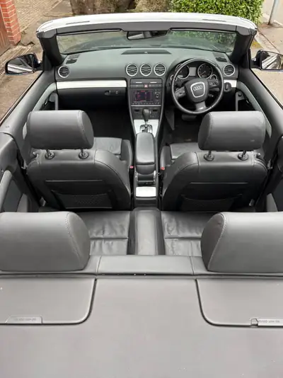 Audi A4 Cabriolet 3.0 TDI quattro S line — Élégance et performance diesel, toit ouvert — Miniature 12