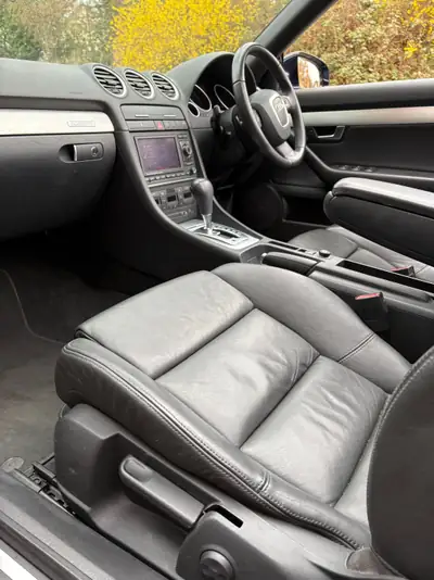 Audi A4 Cabriolet 3.0 TDI quattro S line — Élégance et performance diesel, toit ouvert — Miniature 14