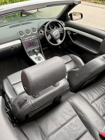 Audi A4 Cabriolet 3.0 TDI quattro S line — Élégance et performance diesel, toit ouvert — Miniature 13