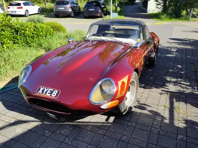 Jaguar E-Type Series 1 4.2L — Légende cabriolet des années 60, custom car des années 70 — vista esterna