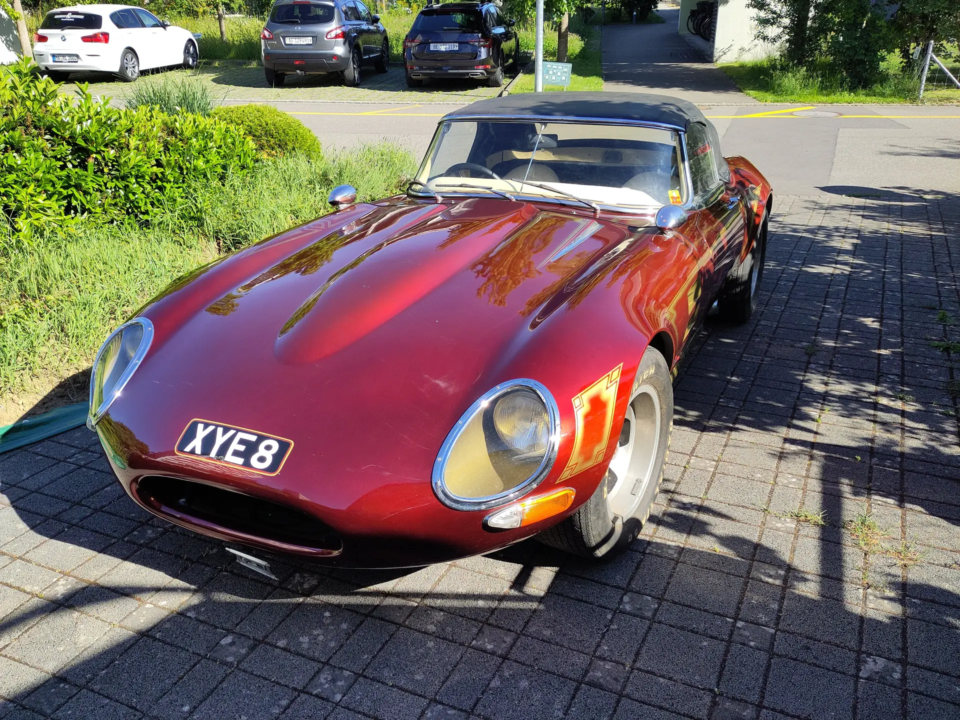 Jaguar E-Type Series 1 4.2L — Légende cabriolet des années 60, custom car des années 70