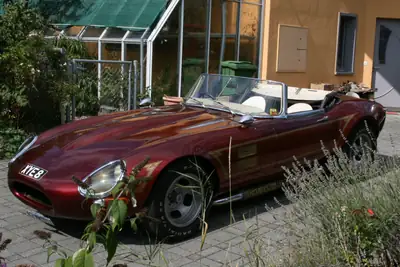 Jaguar E-Type Series 1 4.2L — Légende cabriolet des années 60, custom car des années 70 — Miniatura 9