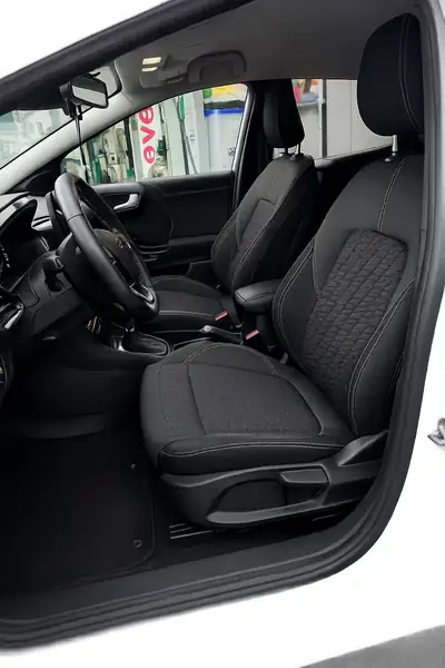 Ford Puma 1.0 MHEV Titanium — SUV urbain hybride, 68 844 km seulement — Armaturenbrett