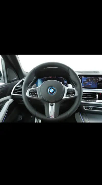 BMW X5 xDrive45e M Sport — SUV hybride rechargeable haute performance, 26 000 km — interni