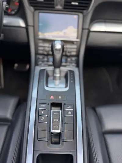 Porsche 911 Carrera 4S Cabrio — Le dernier 3.8L atmosphérique, 400 ch de légende — Miniatur 17