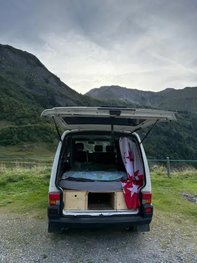VW T4 2.5 TDI — Utilitaire robuste, moteur fiable, 326 000 km documentés — fianco