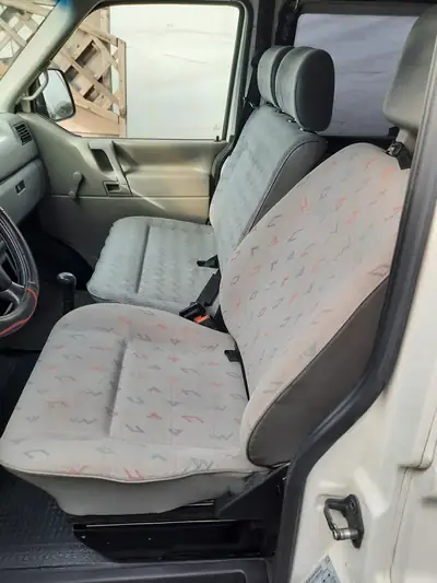 VW T4 2.5 TDI — Utilitaire robuste, moteur fiable, 326 000 km documentés — Miniatura 8