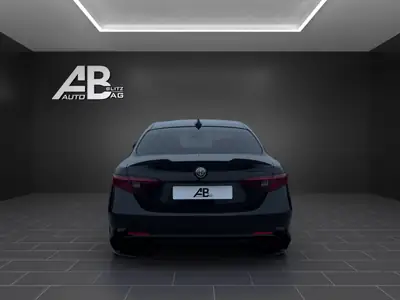 Alfa Romeo Giulia 2.9 V6 Quadrifoglio — 510 ch, état impeccable, 66'000 km — interior