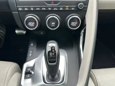 Jaguar E-Pace 2.0 P250 R-Dynamic HSE — Luxe compact AWD, quasi neuf, entretien impeccable — Thumbnail 17