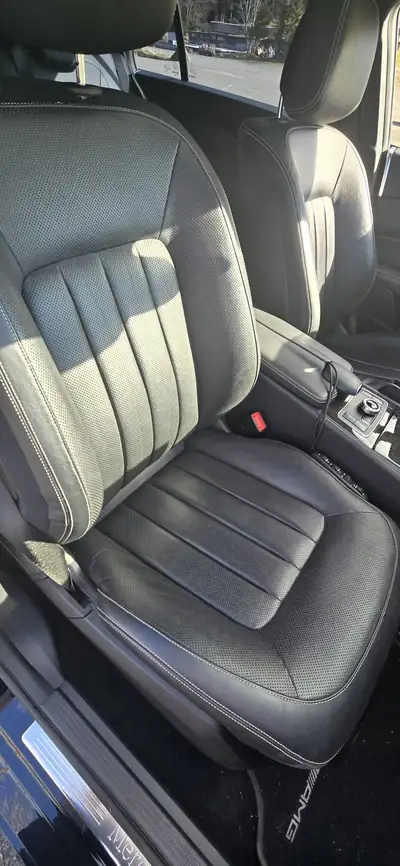 Mercedes-Benz CLS 350 Shooting Brake — Familiale premium diesel 4Matic, entretien Mercedes complet — intérieur