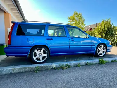 Volvo V70 R AWD — Berline sportive suédoise, 250 ch et traction intégrale — fianco