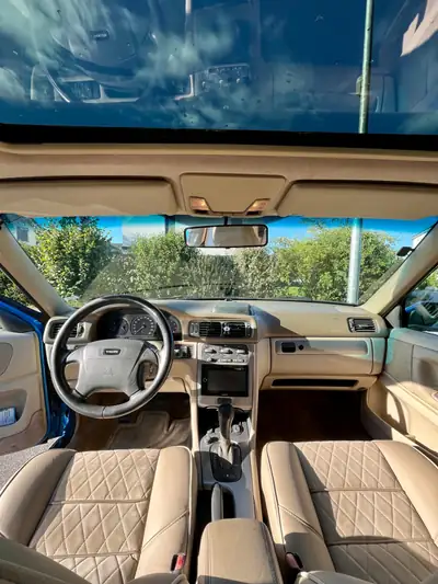 Volvo V70 R AWD — Berline sportive suédoise, 250 ch et traction intégrale — interni