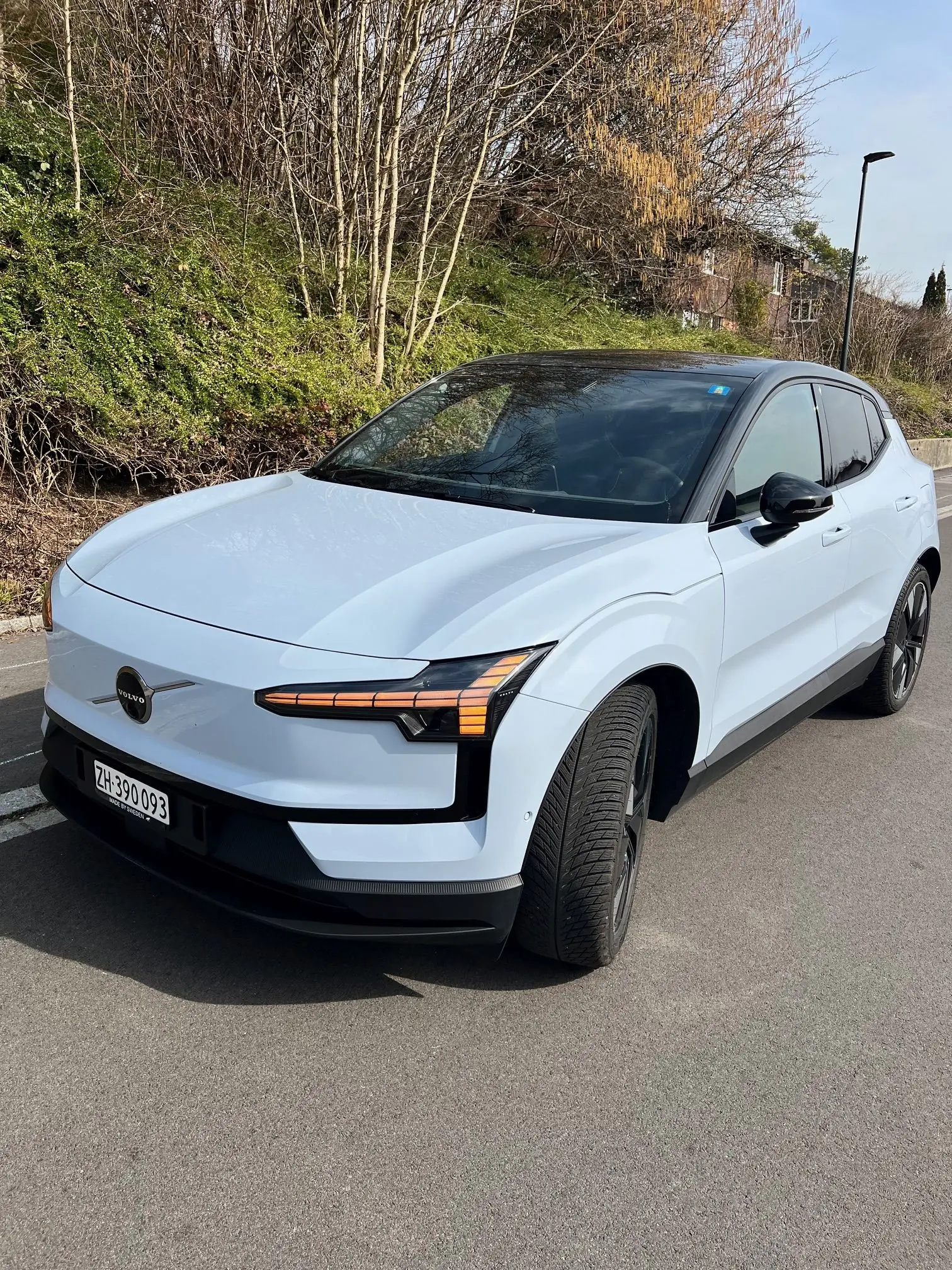 Volvo EX30 E60 Twin Ultra 2024 — SUV électrique 428ch, ultra-bas kilométrage — vista esterna