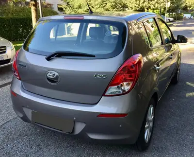 Hyundai i20 1.4 Premium Automatic — Citadine fiable, 44 000 km, boîte automatique — vista posteriore