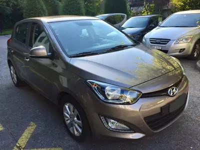 Hyundai i20 1.4 Premium Automatic — Citadine fiable, 44 000 km, boîte automatique — fianco