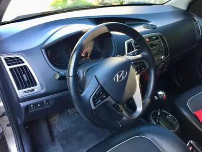 Hyundai i20 1.4 Premium Automatic — Citadine fiable, 44 000 km, boîte automatique — Miniatura 8