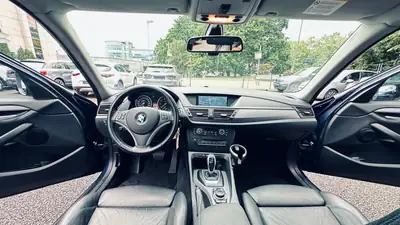 BMW X1 xDrive 20i Steptronic — SUV compact élégant, motorisation fiable et transmission automatique — Thumbnail 9