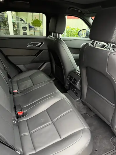Range Rover Velar P400e – Hybride rechargeable haute performance avec 404 ch — cruscotto