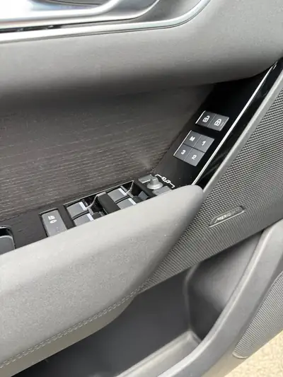 Range Rover Velar P400e – Hybride rechargeable haute performance avec 404 ch — dettaglio