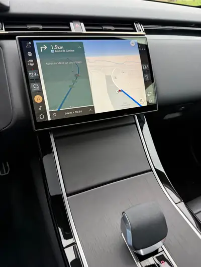 Range Rover Velar P400e – Hybride rechargeable haute performance avec 404 ch — Miniatura 10