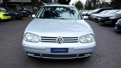 VW Golf 1.6 Comfortline — Compacte fiable des années 2000, excellent état avec pneus saison — vue extérieure