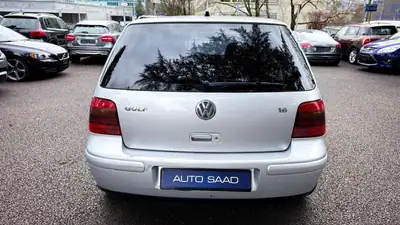 VW Golf 1.6 Comfortline — Compacte fiable des années 2000, excellent état avec pneus saison — intérieur